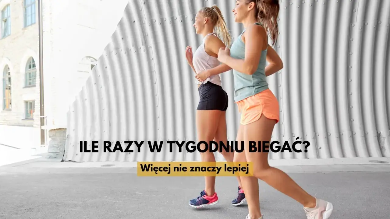 Dwie kobiety biegają, zastanawiając się, ile razy w tygodniu biegać. "Więcej nie znaczy lepiej" - podpowiada napis.