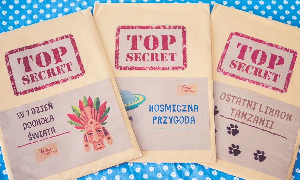 Trzy koperty "TOP SECRET" z motywami: maska plemienna, kosmiczna przygoda i ostatni likaon. Idealne do podchody w domu rymowanki.