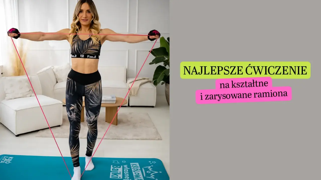Kobieta wykonuje ćwiczenia na ręce z gumą oporową, dążąc do uzyskania kształtnych i zarysowanych ramion.