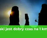 Wspinacz schodzi po skale o zachodzie słońca. Jaki jest dobry czas na 1 km?