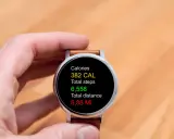 Zegarek pokazuje 382 kcal spalonych po 6558 krokach. Ile to kcal na 10000 kroków?