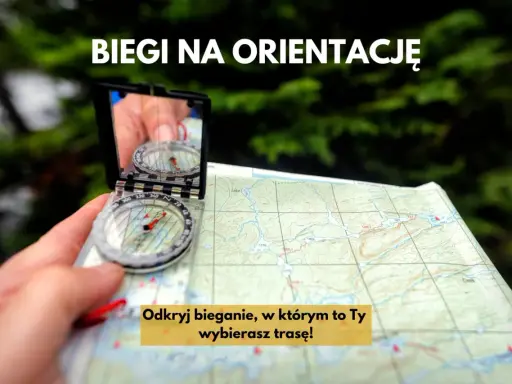 Dłoń trzyma kompas nad mapą. Napis "BIEGI NA ORIENTACJĘ" i hasło "Odkryj bieganie, w którym to Ty wybierasz trasę!" zachęcają do przygody.