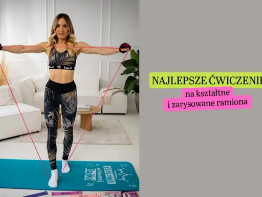 Kobieta wykonuje ćwiczenia na ręce z gumą oporową, dążąc do uzyskania kształtnych i zarysowanych ramion.