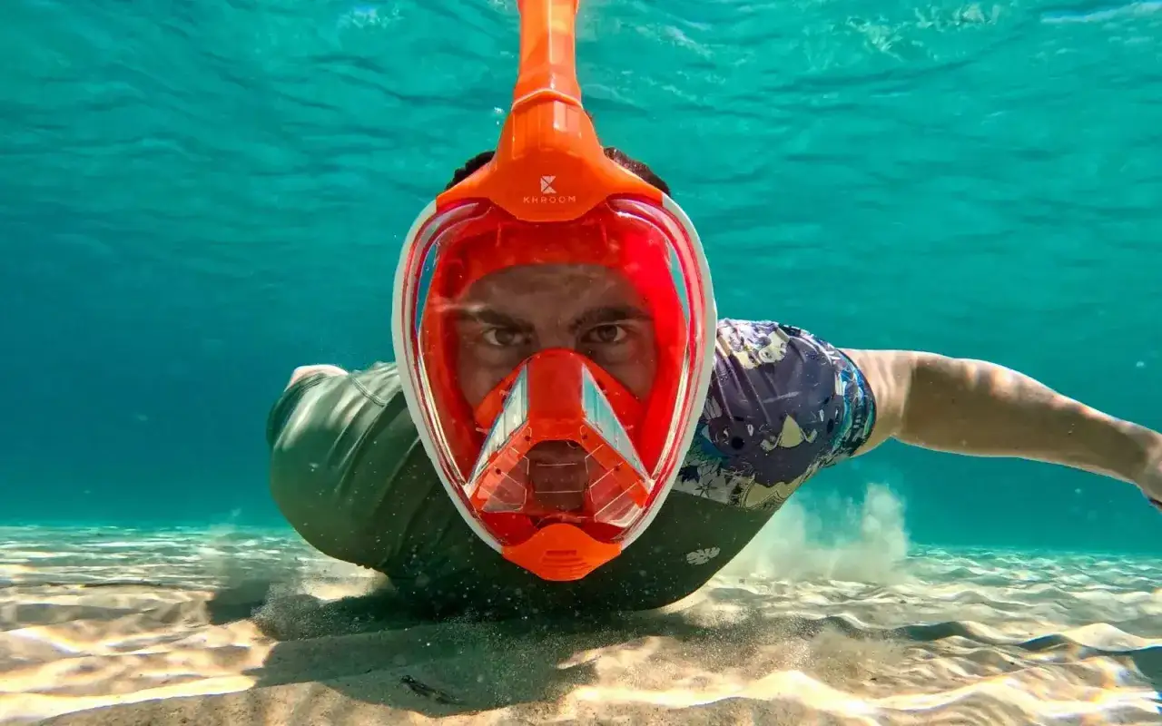 Odkrywanie podwodnego świata z maską do snorkelingu to świetna zabawa. Zobacz, snorkeling co to znaczy!