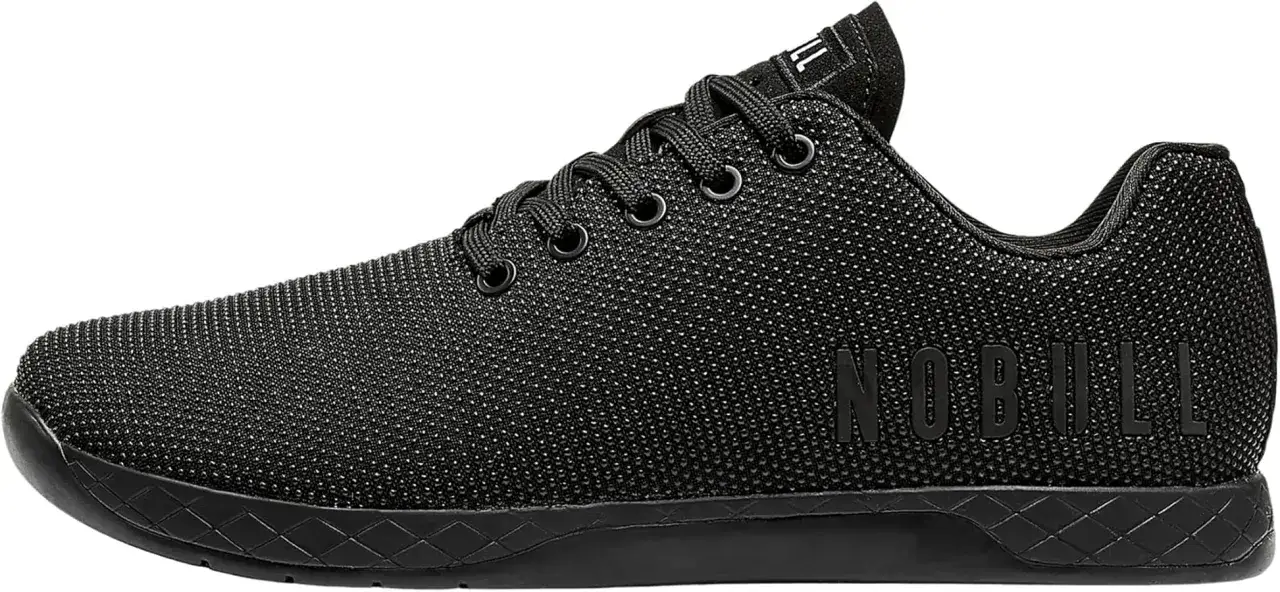 Czarne buty sportowe NOBULL, idealne jako buty na siłownię. Lekkie, przewiewne, z solidną podeszwą.